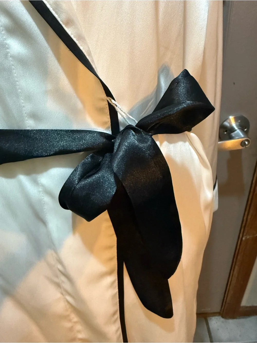 Kate Spade 2piece set- Mrs. bridal nightgown/robe -white with black piping (xl)